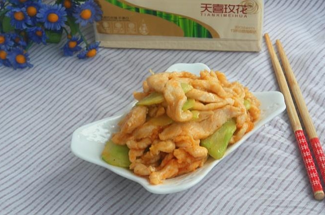 酸甜鸡肉丝炒青瓜