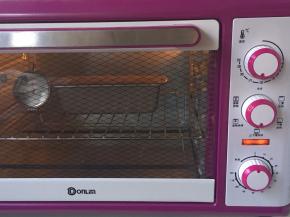 烤箱预热170度，上下火，中下层烘烤约35分钟