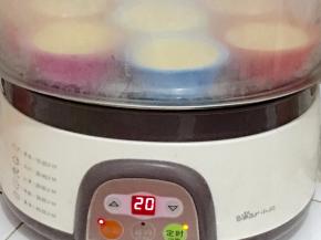 放入蒸锅蒸20分钟即可，蒸完不要立刻取出等待一会再开盖