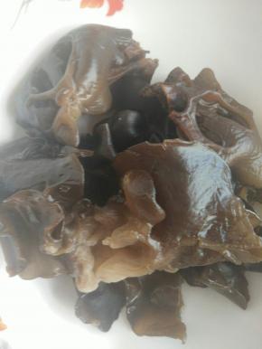 木耳洗干净手撕小块
