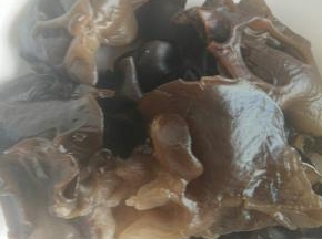 木耳洗干净手撕小块