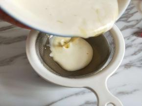 搅拌均匀后过筛一次。