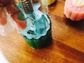 阳晨水晶月饼模按压弹性手感很好，按压时掌握好力道～