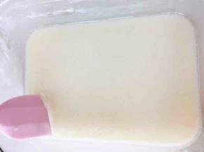 蒸好后，表面没有凹陷，没有白色液体。把它搅碎，待手可触碰时，把它揉成团。