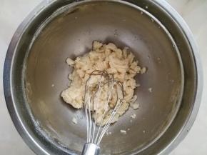 7.面粉确实就是图片的这个状态，是有点干，但不用担心。