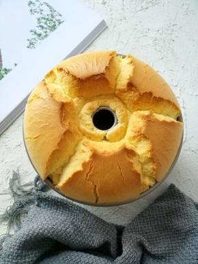 20.烤好后倒扣，稍凉后直接脱模就好了，不用等完全凉透哦，我试过了，没问题的。