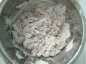 加入融化的教母水，拌成絮状。