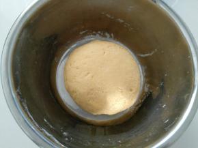 黄面团，颜色可以自行搭配啊。仅供参考。