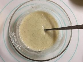 用勺子或料理机打成泥