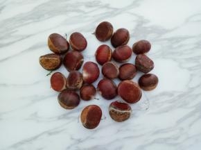 买来的栗子，清理干净