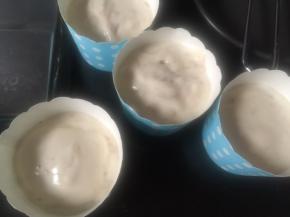 面糊装入纸杯，八分满