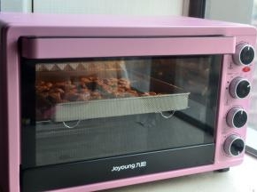 放入预热好的烤箱170度30分钟左右