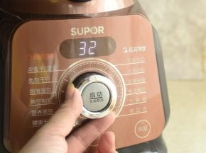 启动功能，选择粗粮米糊，时间全程大约是32分钟。