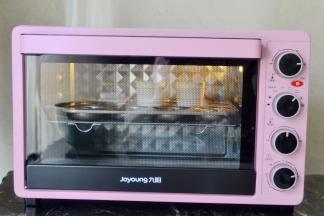 烤箱中层烤上色，大约20分钟左右就好