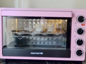 烤箱中层烤上色，大约20分钟左右就好