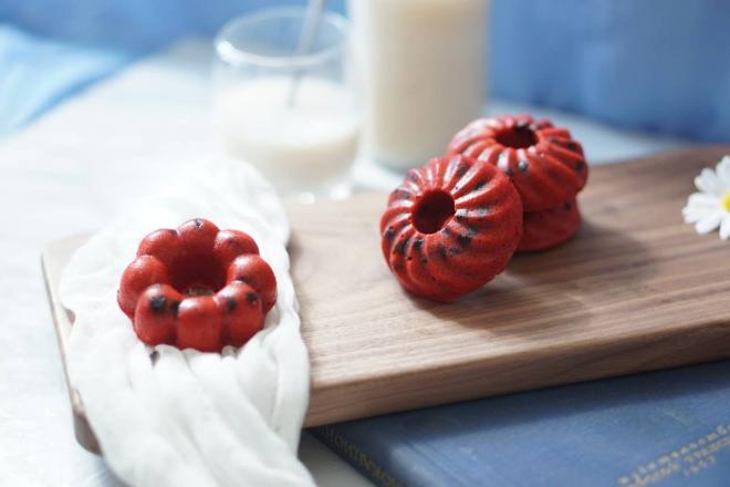 红丝绒巧克力甜甜圈