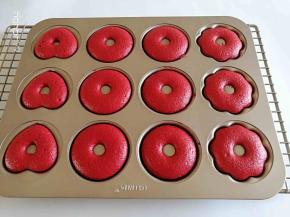 出炉以后放烤网晾凉，用保鲜袋装起来，放冰箱冷藏。