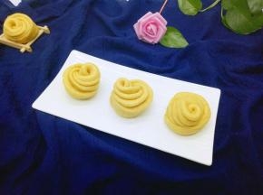 成品登场，一块可以吃的花朵馒头，赶快做起来哦。
