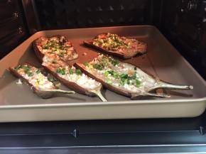 撒上葱花，再次刷上油继续烤2分钟即可