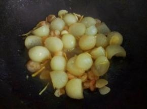 倒入冬瓜，加入适量清水