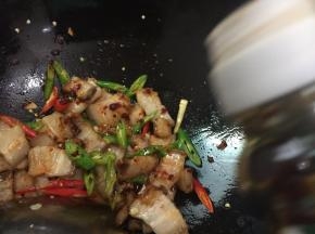加入1勺生抽