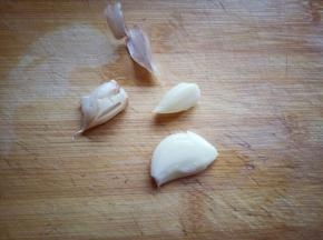 蒜去皮，(不用切)