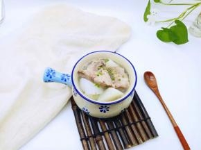 装入汤碗中，撒上葱花就可以了。