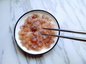 用筷子拌均匀，放旁边腌制备用。