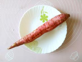 红薯用软毛刷子刷洗干净