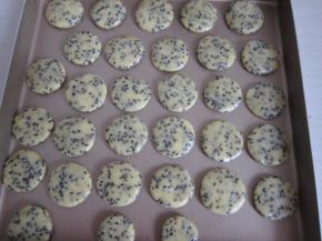 依次做好摆入烤盘。