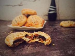 里面裹着甜甜的蜜豆。