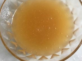 搅拌至有淡淡的白色后静置10分钟！
