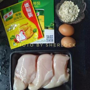 鸡胸肉洗净，透明的白膜尽量去除，不然容易有怪味儿。