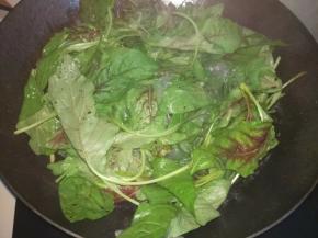 水开以后倒入苋菜