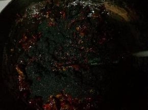 最后放入黑芝麻搅匀