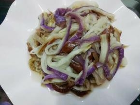 熟了稍微晾凉就可以把它撕开一条条
的了