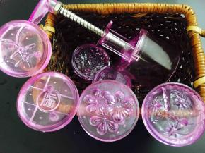 模具我选择了阳晨的50克紫水晶模具的！个人觉得漂亮的花纹就是做月饼的动力之一！请原谅我是颜值控！