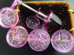模具我选择了阳晨的50克紫水晶模具的！个人觉得漂亮的花纹就是做月饼的动力之一！请原谅我是颜值控！