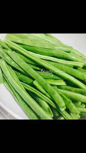 豆角洗净，这个图是在百度找的，忘记照了【捂脸】