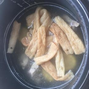 加到排骨玉米汤中，继续煮15分钟，就好了