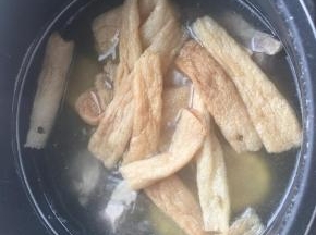 加到排骨玉米汤中，继续煮15分钟，就好了