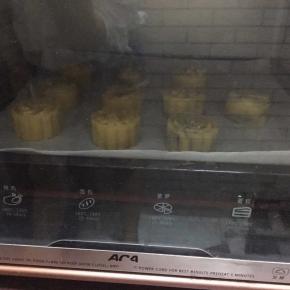 放入烤箱200度5分钟，定型，不用喷水，因为没有用防粘粉