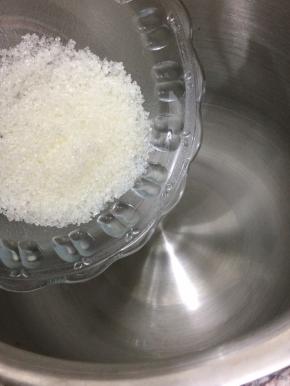 将倒入厨师机中