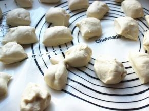 分成大约每个50克的小剂子。