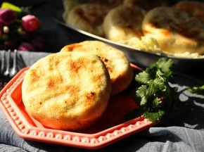 有花纹的烤盘，烙出带花纹的饼，也是好看的，早餐绝配。