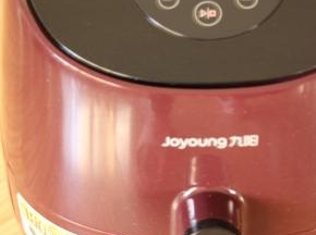 空气炸锅设置180度，烤10分钟即可。