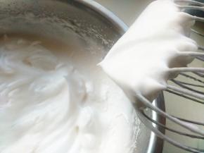 打发到中性偏干状态，蛋白霜就打好了