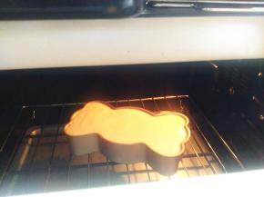 烤箱里预热130度，烤45分钟