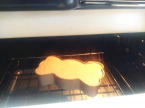 烤箱里预热130度，烤45分钟