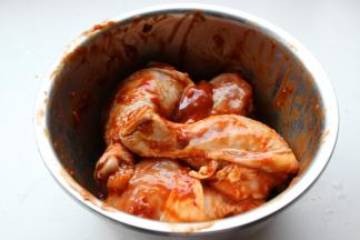 按摩一会，充分混合均匀，腌制4个小时以上，记得室温高的时候放冰箱里冷藏，以免变质。